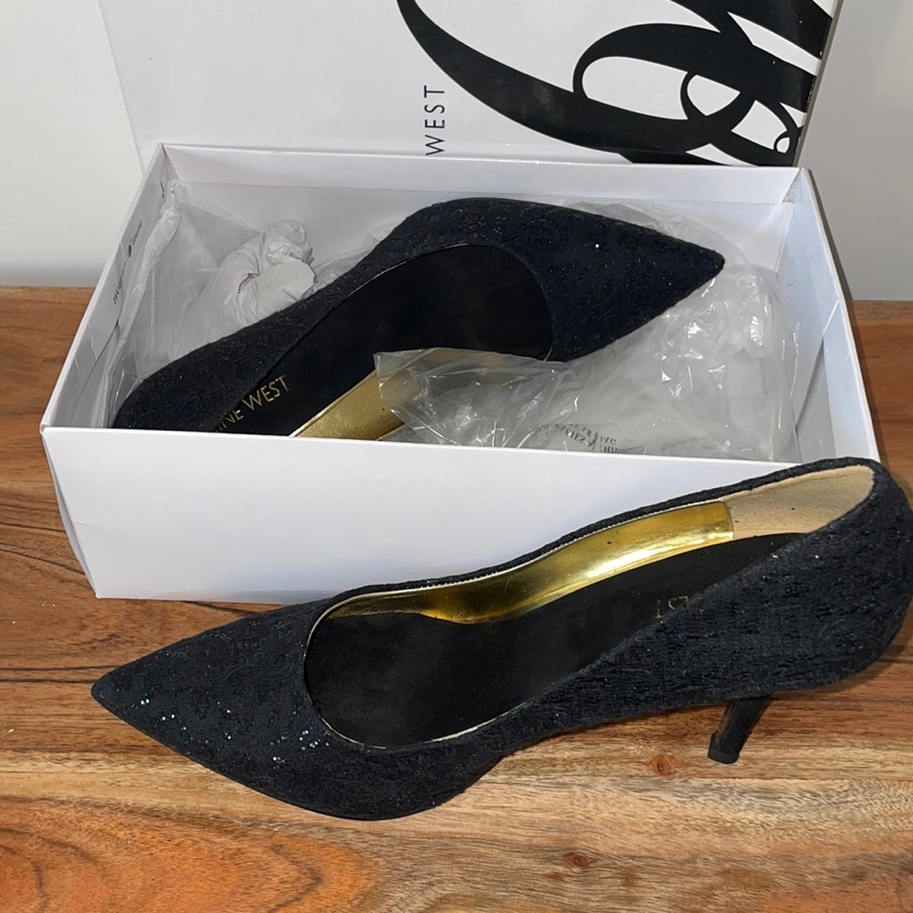 Black heel with lace stitching never worn